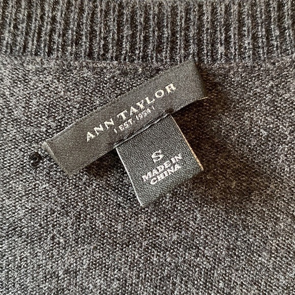Ann Taylor V Neck Sweater - Picture 9 of 9